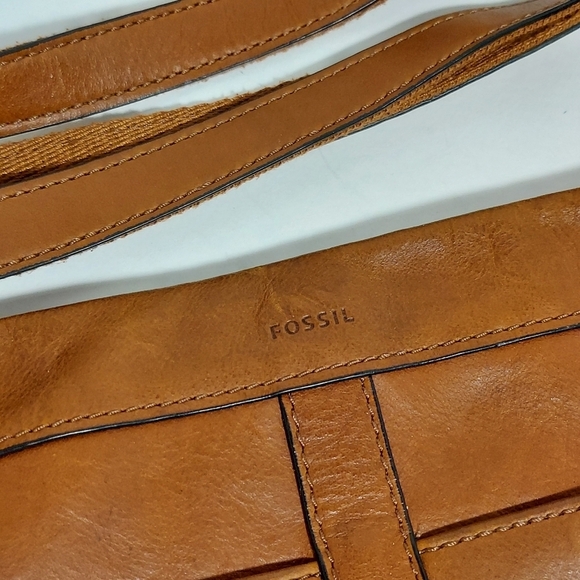 FOSSIL Crossbody Purse Soft Genuine Leather Bag Saddle Brown w Gold Key Charm - Picture 2 of 16